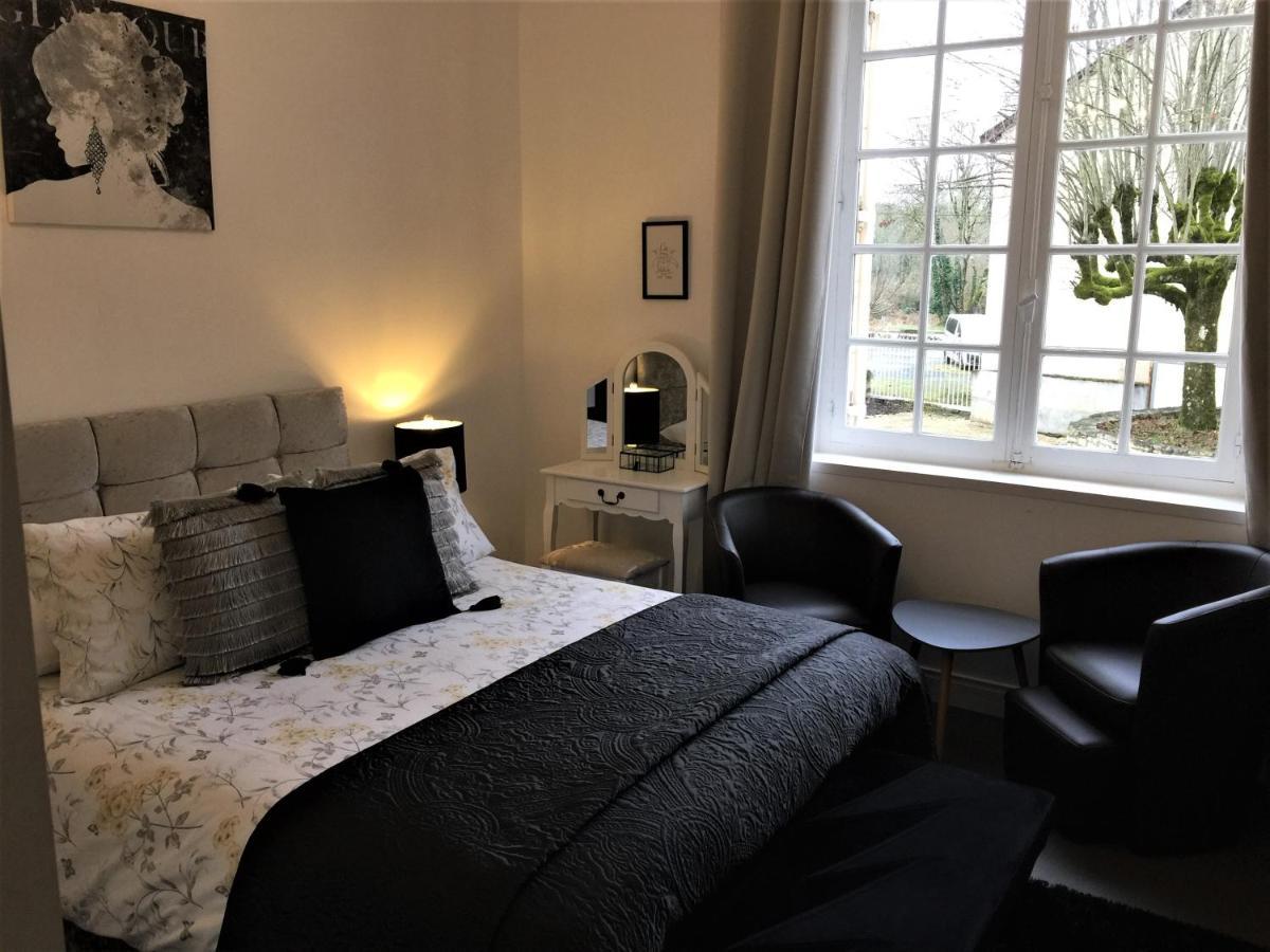 Vue Du Chateau D'Excideuil En Chambres Szoba fotó