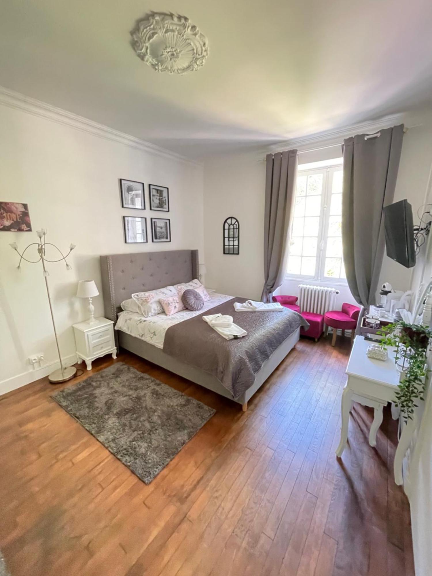 Vue Du Chateau D'Excideuil En Chambres Kültér fotó