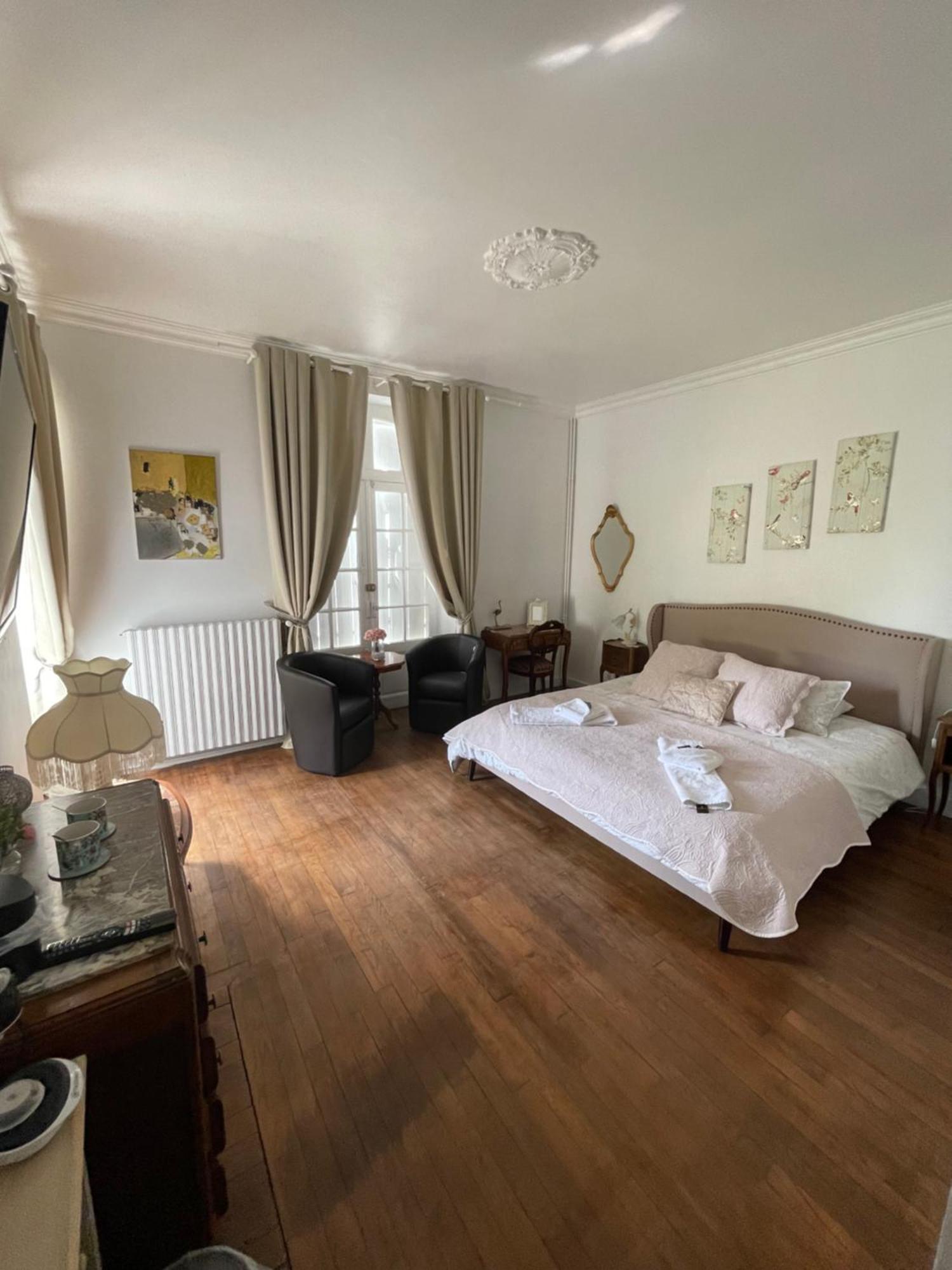 Vue Du Chateau D'Excideuil En Chambres Kültér fotó