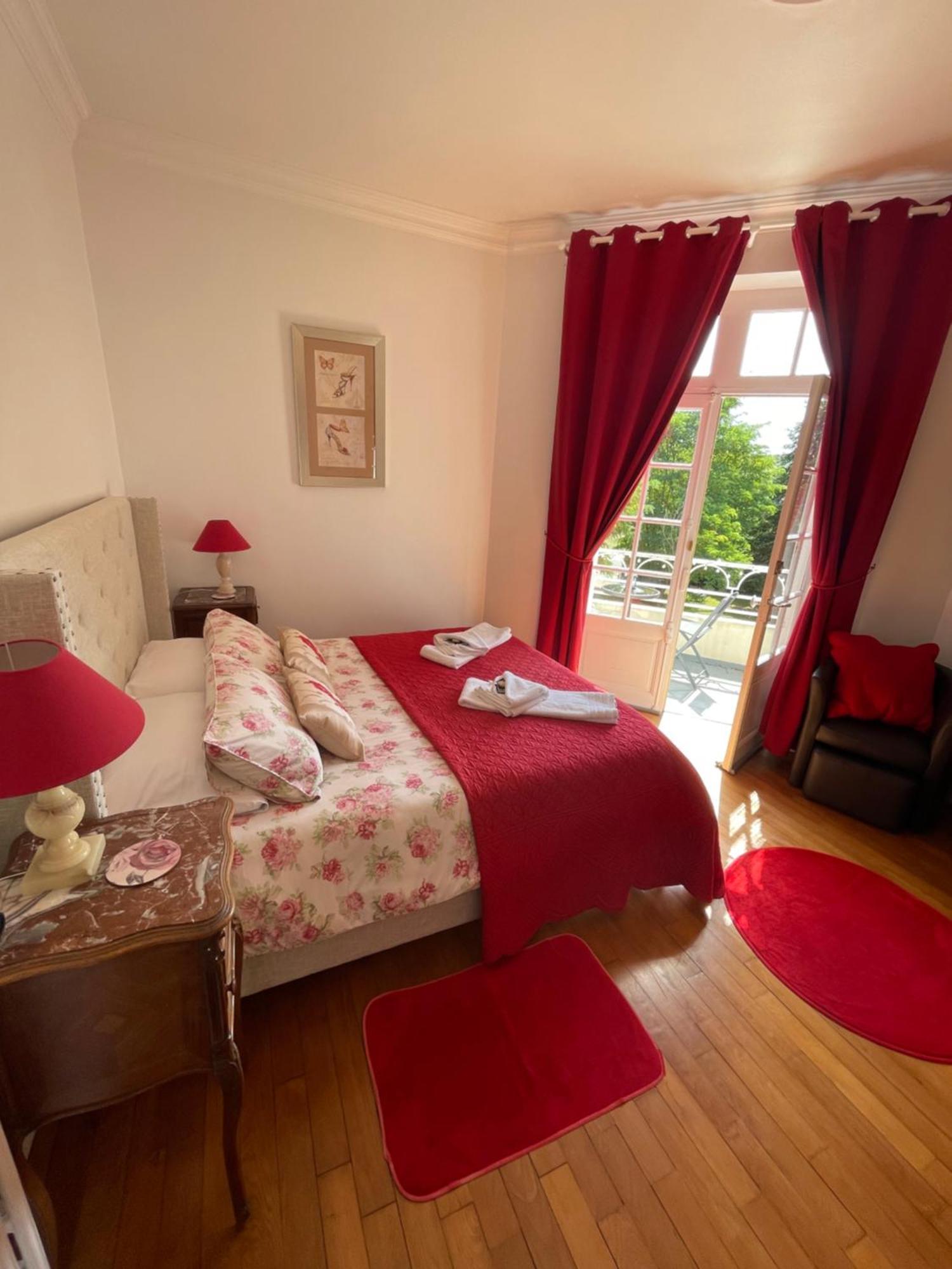 Vue Du Chateau D'Excideuil En Chambres Kültér fotó