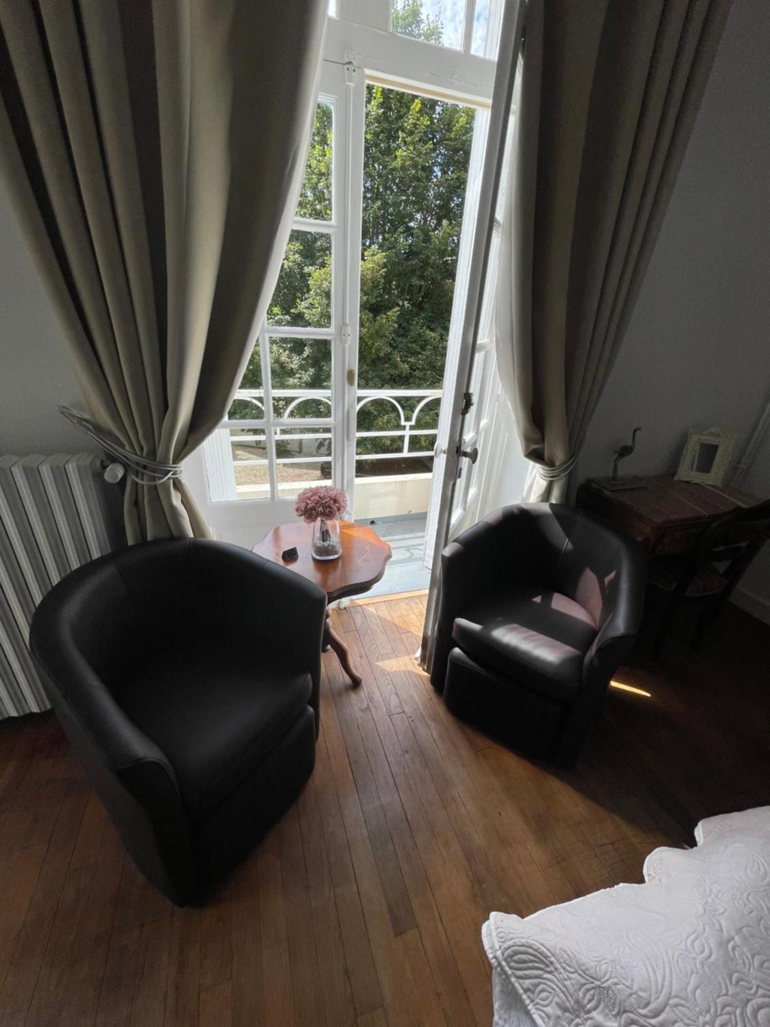 Vue Du Chateau D'Excideuil En Chambres Kültér fotó