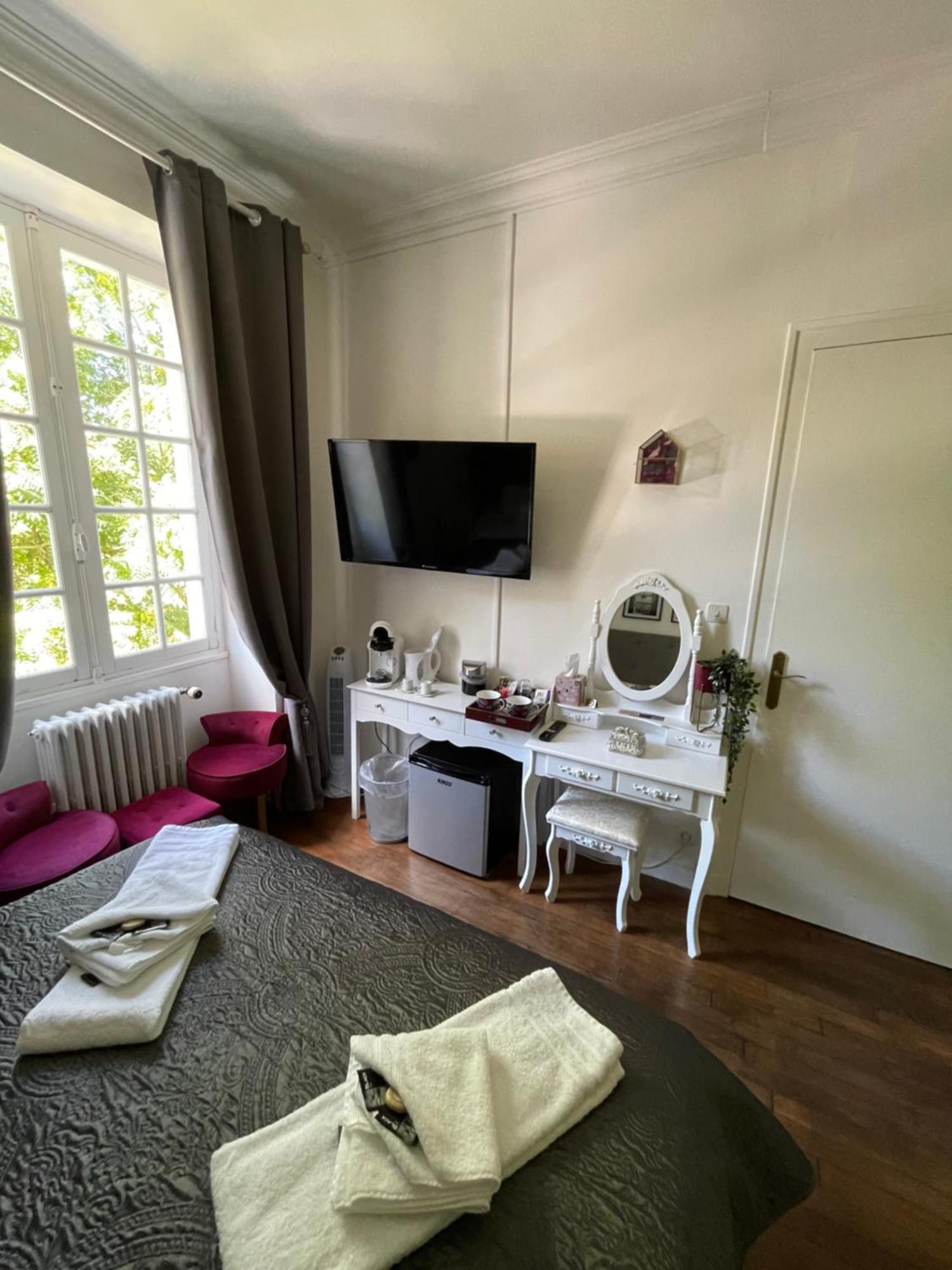 Vue Du Chateau D'Excideuil En Chambres Kültér fotó