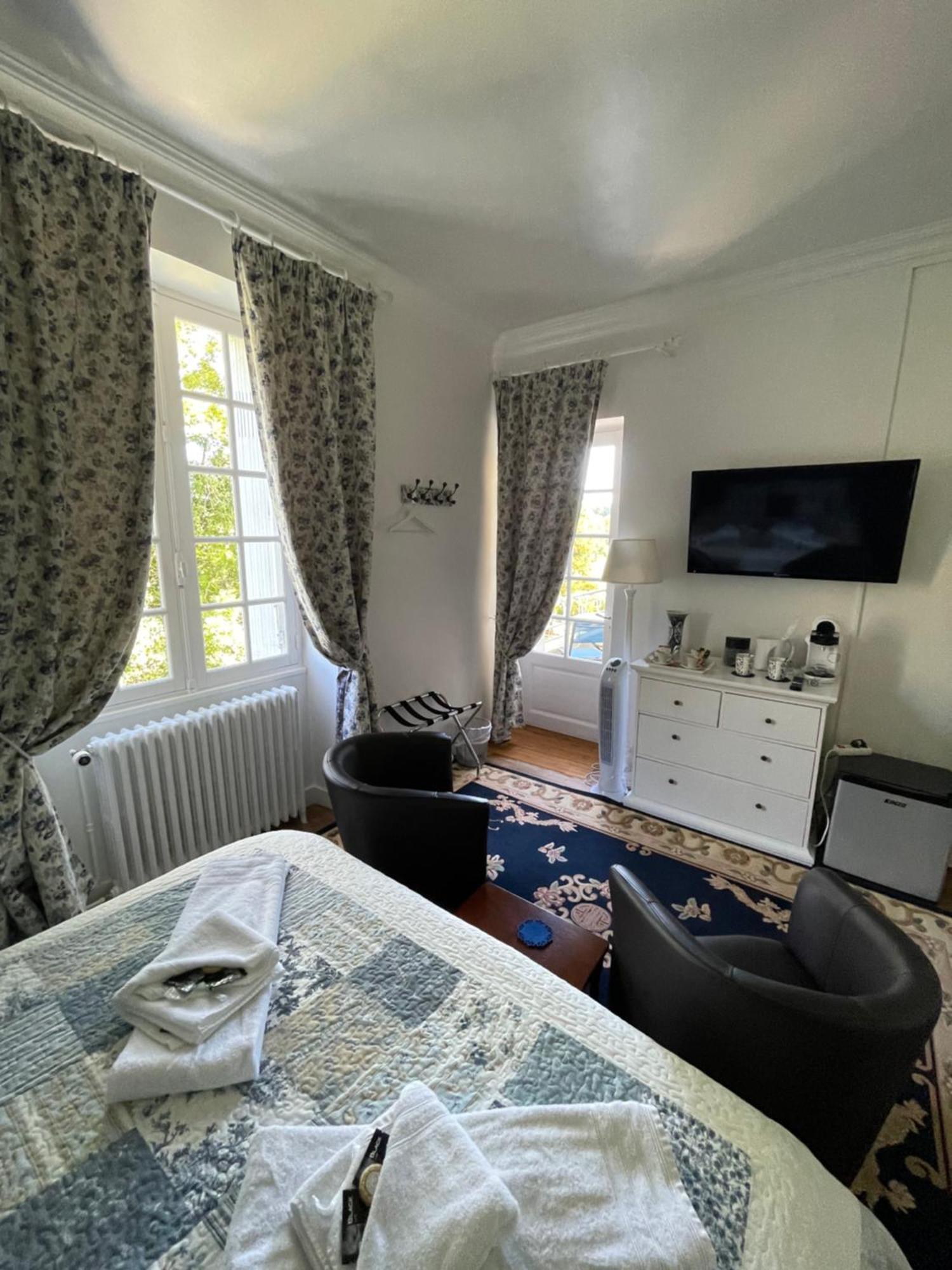 Vue Du Chateau D'Excideuil En Chambres Kültér fotó